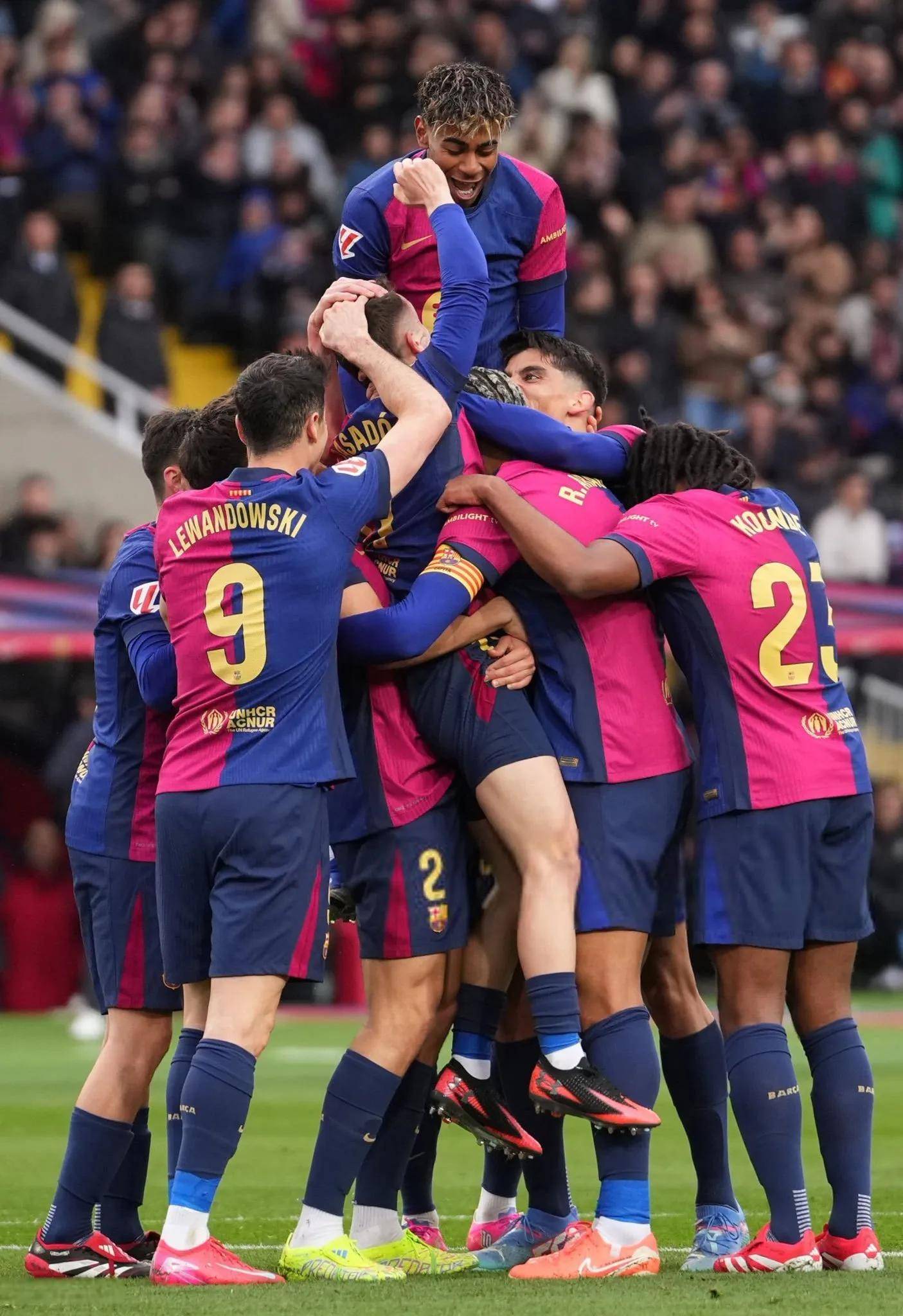 曼联完胜曼城,阿拉巴制霸全场 曼联完胜曼城,阿拉巴制霸全场