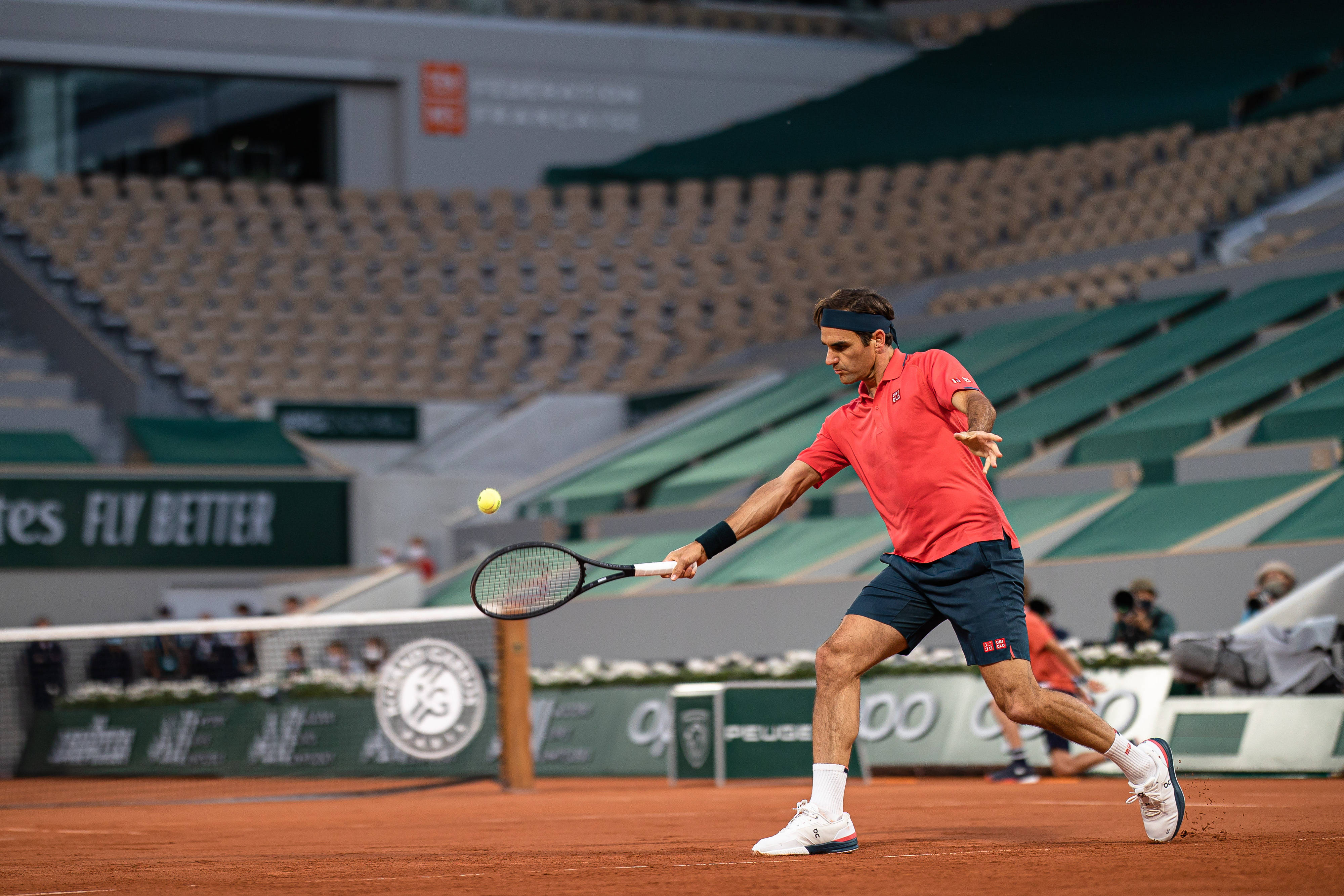 英国网球队险胜欧洲网球队，费德勒送出助攻