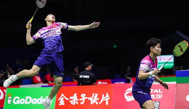 韩国队鏖战泰国队,黄鸭组合扛起全队 韩国队鏖战泰国队,黄鸭组合扛起全队