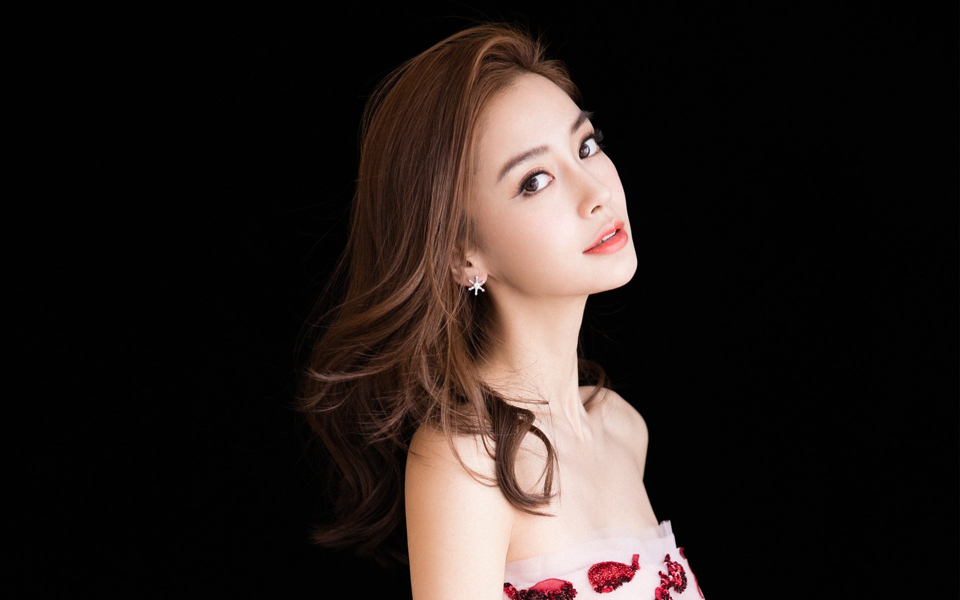 战术解构，勒沃库森的钢铁风暴如何绞碎黄潜，兼论萨拉赫式的杀伤力启示